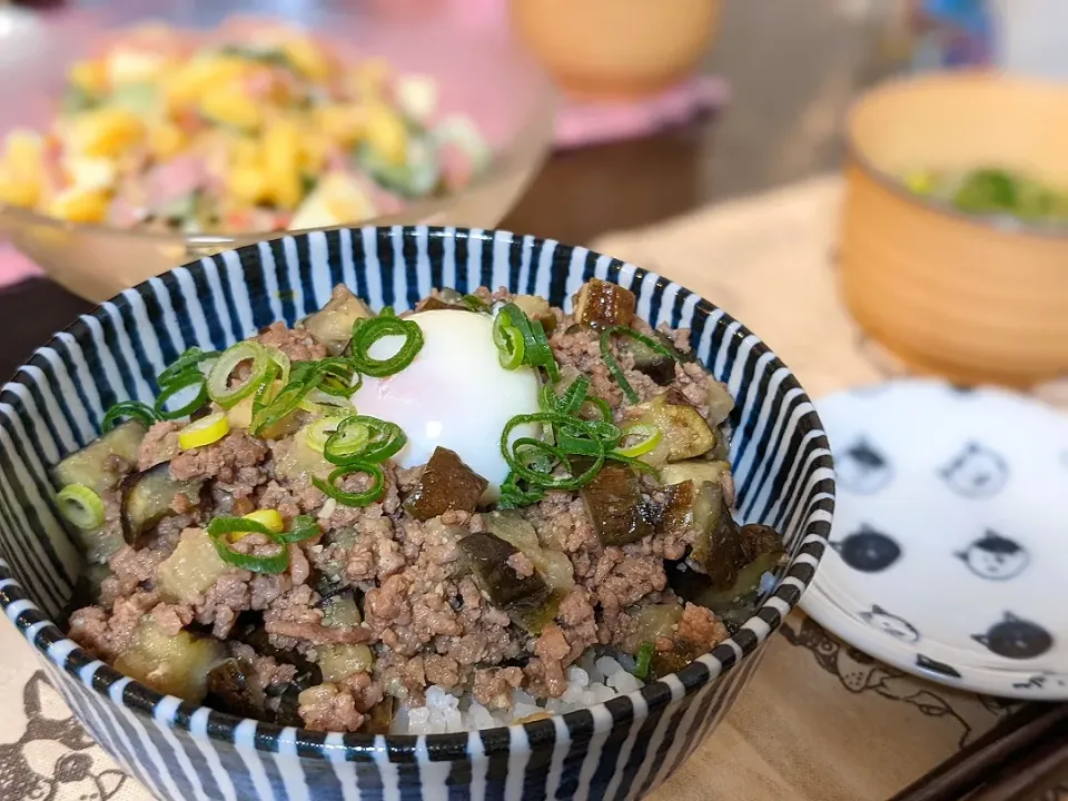 ナスとひき肉の甘辛丼☆*°|奈津美さん