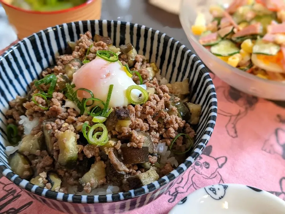 ナスとひき肉の甘辛丼☆*°|奈津美さん