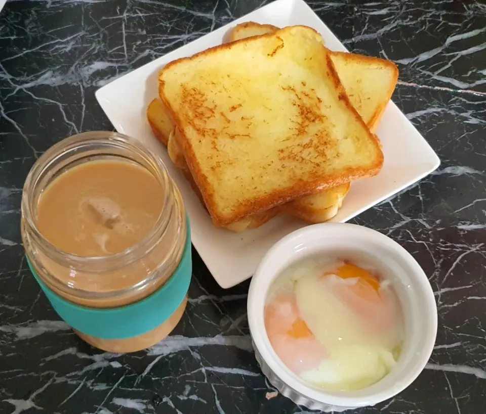 Good morning 💁‍♀️ Instant Iced coffee + butter toast + soft boiled eggs 6 mins 🤤😋💕💋|🌷lynnlicious🌷さん