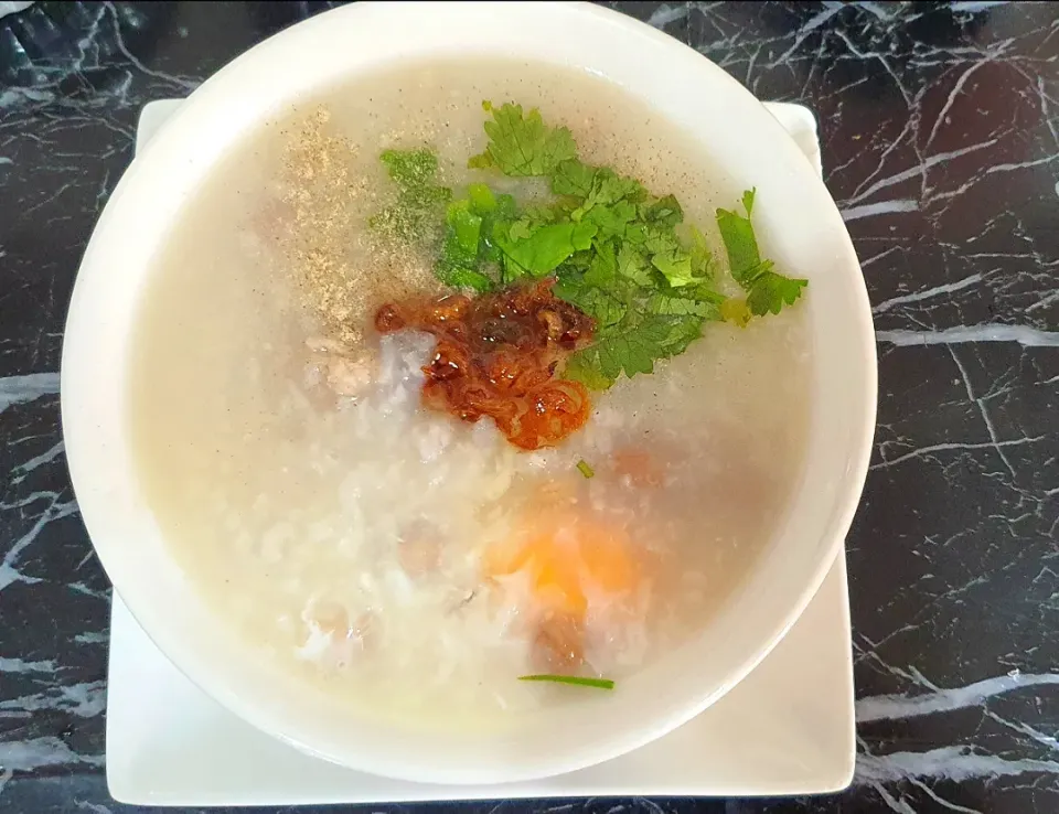 Snapdishの料理写真:Peanut Minced Pork Porridge with egg 😋 
Happy lunch😋💕|🌷lynnlicious🌷さん