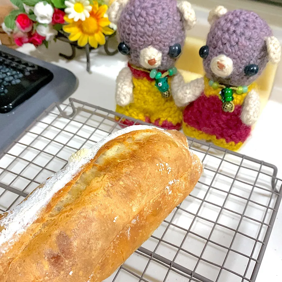 Snapdishの料理写真:底割れがっかりクープでエビアン仕込み焼き立て(ㆀ˘･з･˘)|chagashiさん