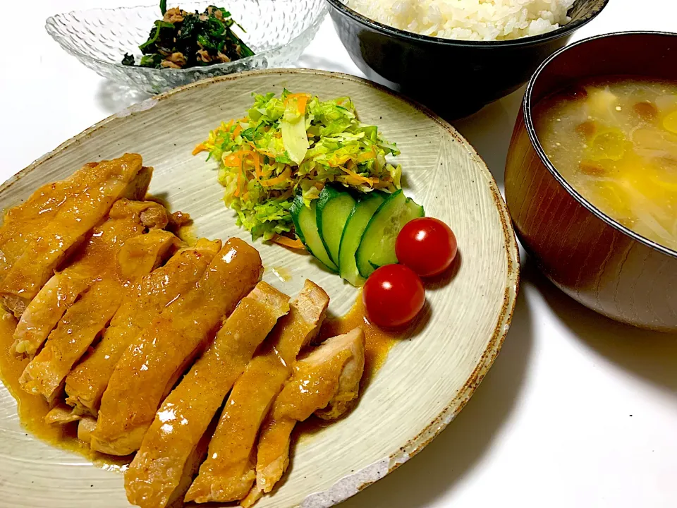 Snapdishの料理写真:チキンソテー　ほうれん草の海苔和え　なめこの味噌汁|ゆりえさん