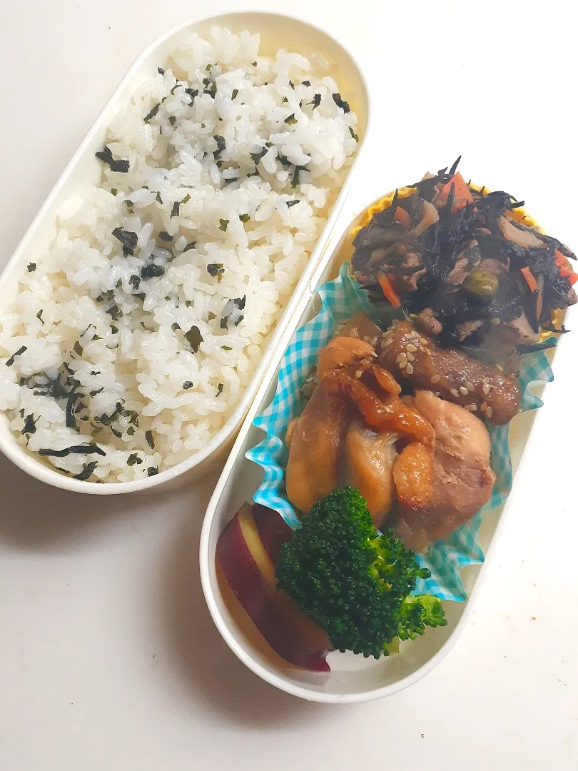 ☆中学生弁当☆若芽ごはん、牛蒡甘辛、焼鳥、ひじき煮物、ブロッコリー、薩摩芋レモン煮|ｼｮｺﾗさん