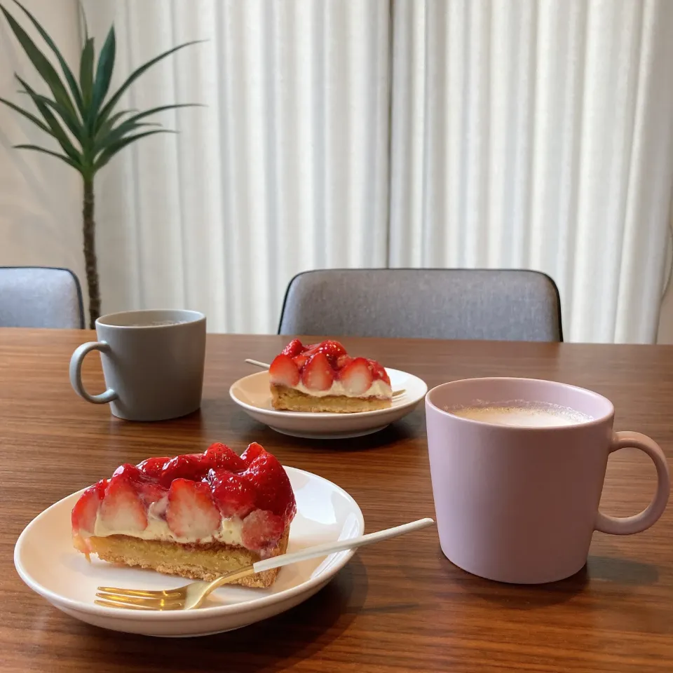 いちごのタルト🍓🥧☕️|ちゃみこさん