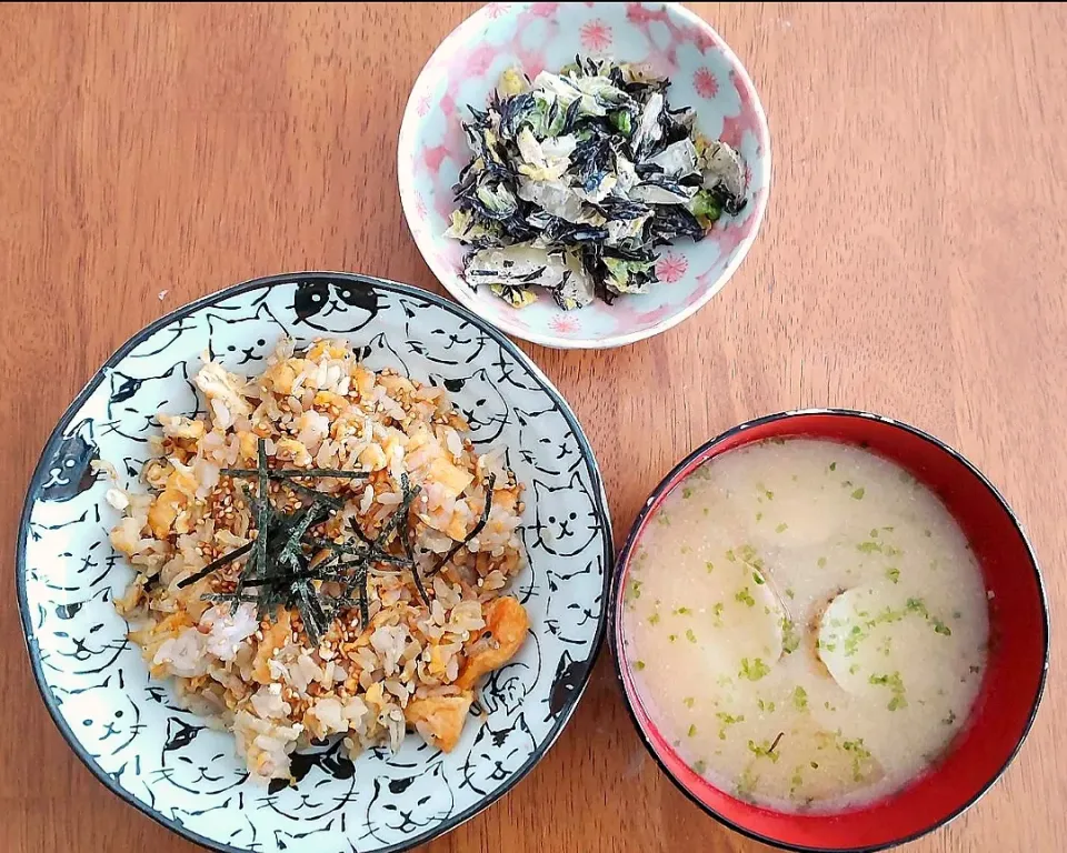 Snapdishの料理写真:2022 0223　しらす炒飯　白菜とひじきのサラダ　山芋とあおさのお味噌汁|いもこ。さん