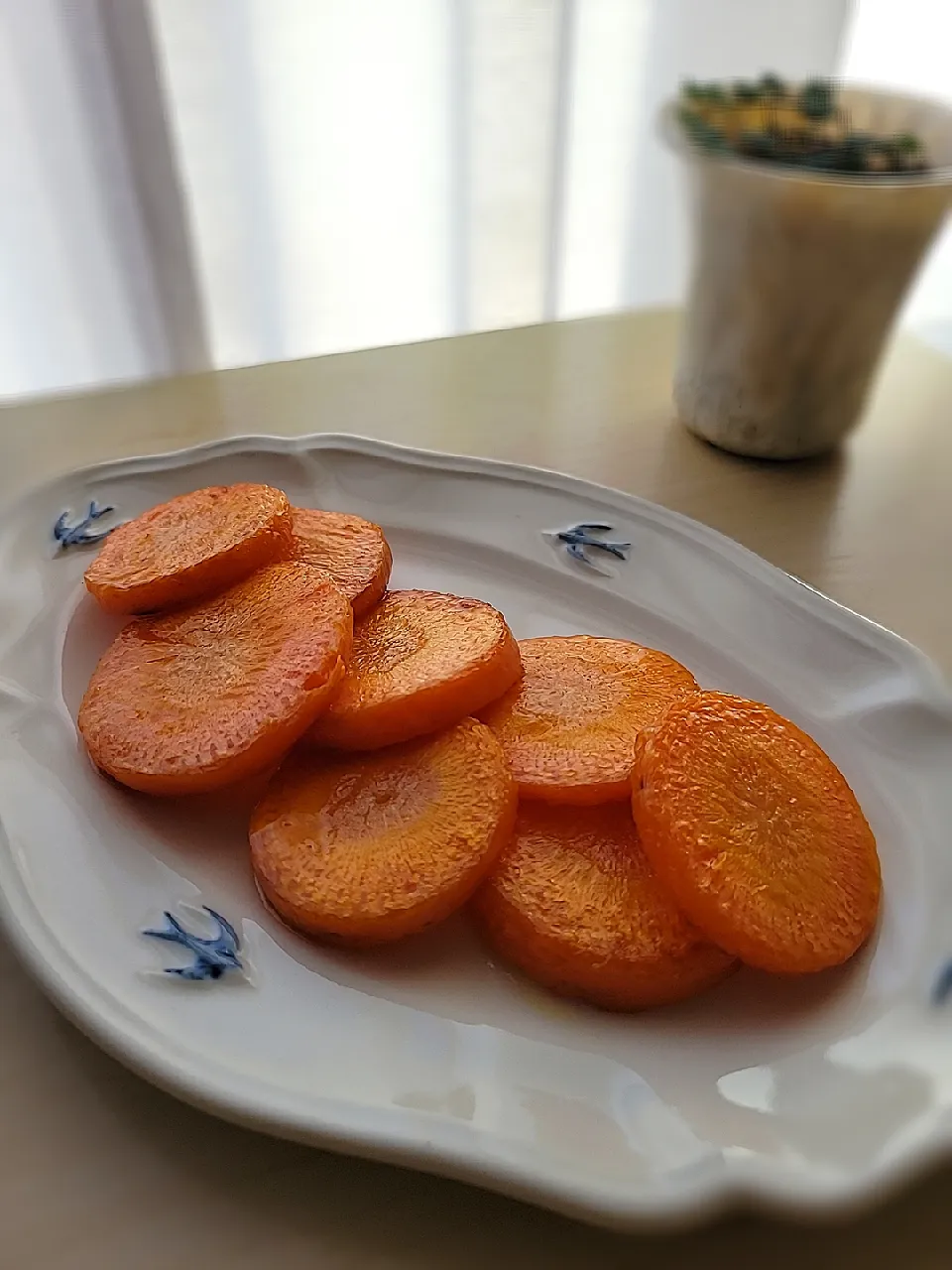 Snapdishの料理写真:オリーブ油で焼いた🥕にんじん

杏さんの焼くだけのおかず
子供たちに好評だったとか🍀|みるくここあさん