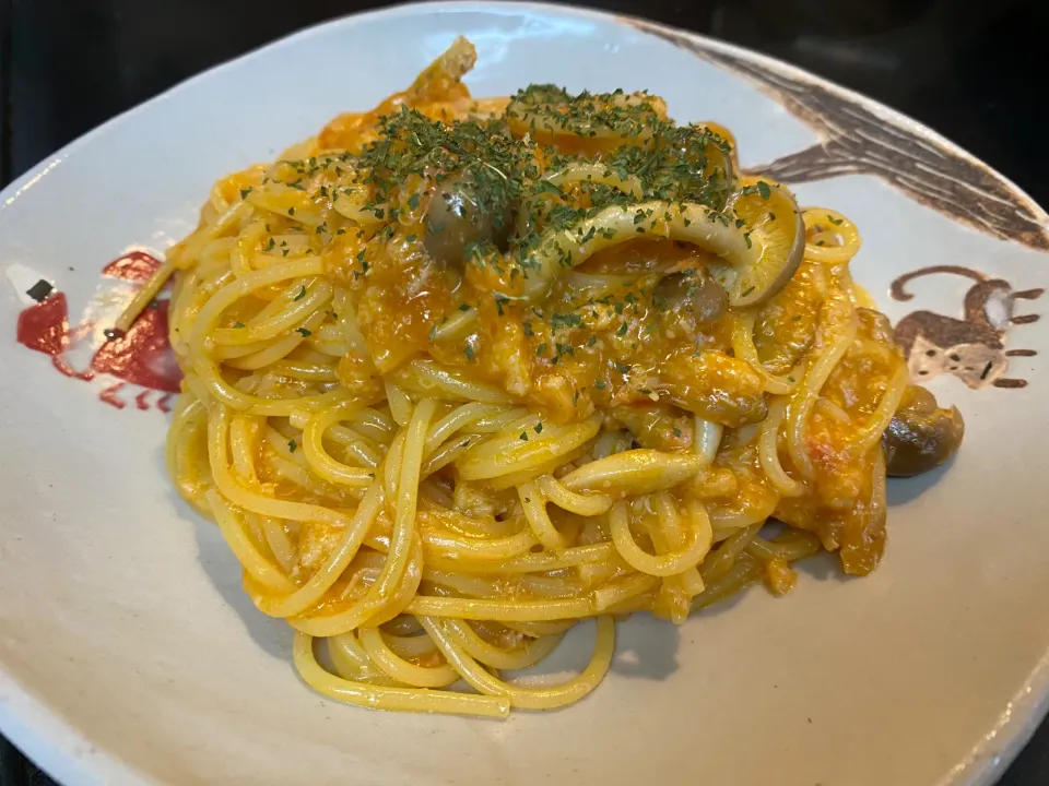 紅ズワイガニ🦀とキノコ🍄のトマトクリームパスタ🍝|buhizouさん