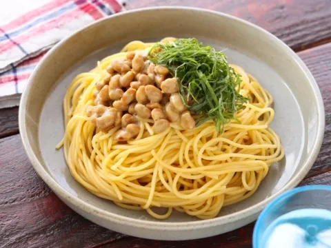 納豆と青じその昆布つゆバターパスタ|ヤマサ醤油公式アカウントさん