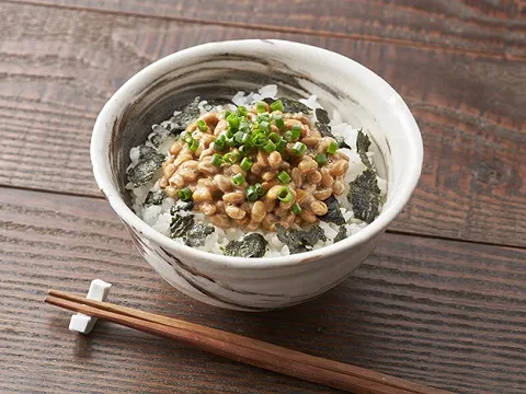 巻かない納豆巻き酢飯丼|ヤマサ醤油公式アカウントさん