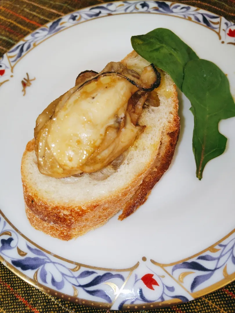 🏵️牡蠣のブルスケッタ|琥珀さん