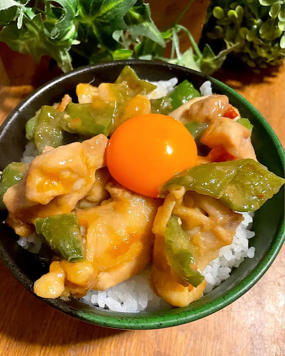 鶏ももピーマンオイマヨ炒め丼|あやちゃんママさん