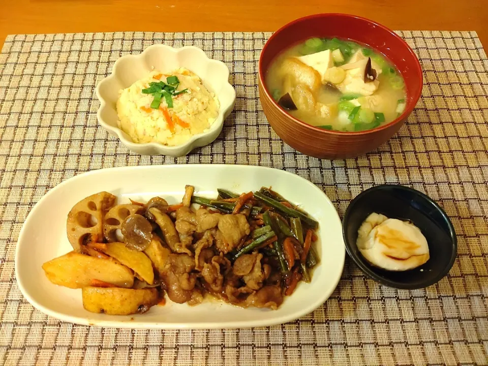 ☆豚肉と野菜のニンニク炒め
☆おから煮
☆ゴマ豆腐
☆みそ汁|chikakoさん