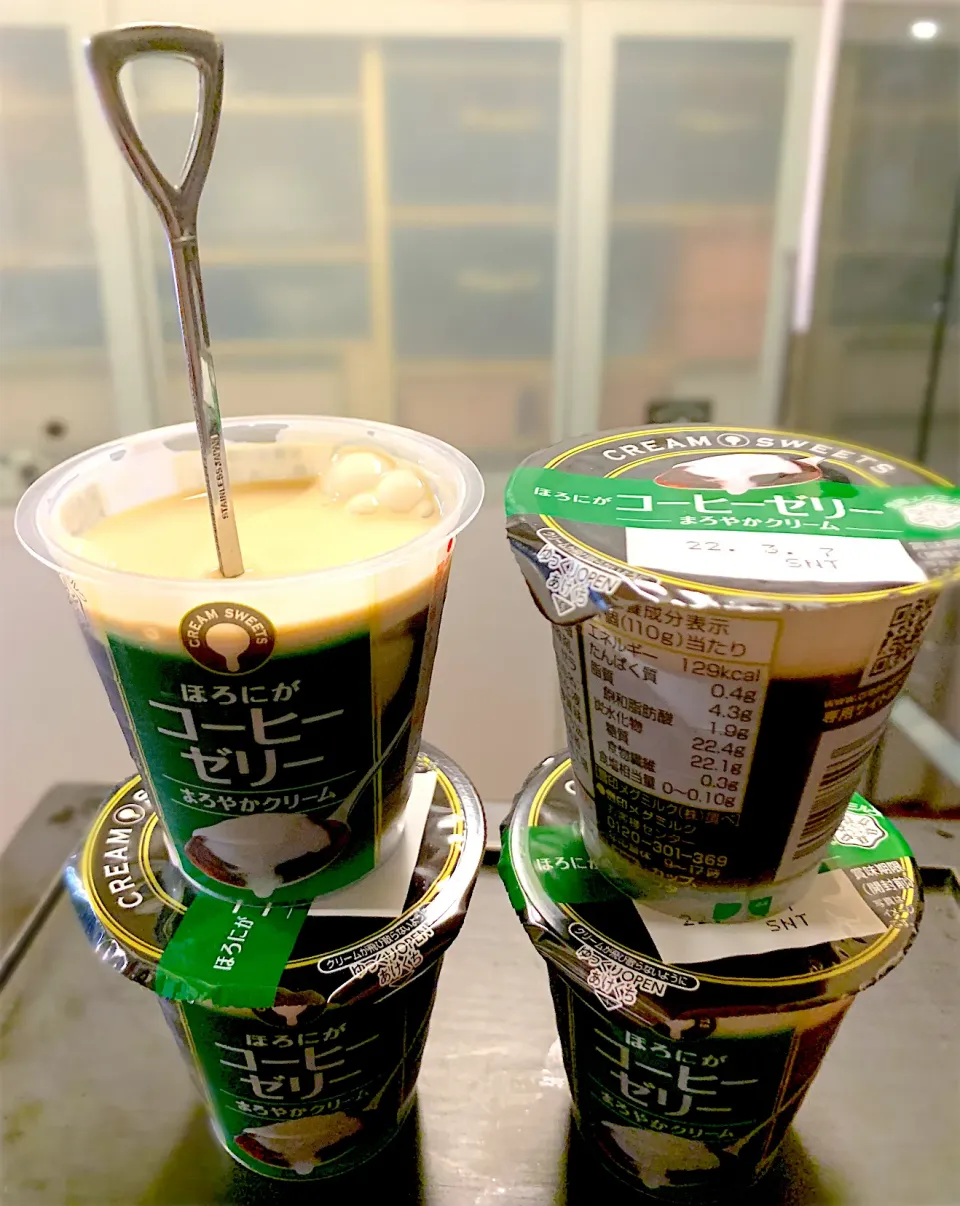 ほろにが　コーヒーゼリーまろやかクリームは雪印メグミルクの製品✌️😎✌️|シュトママさん