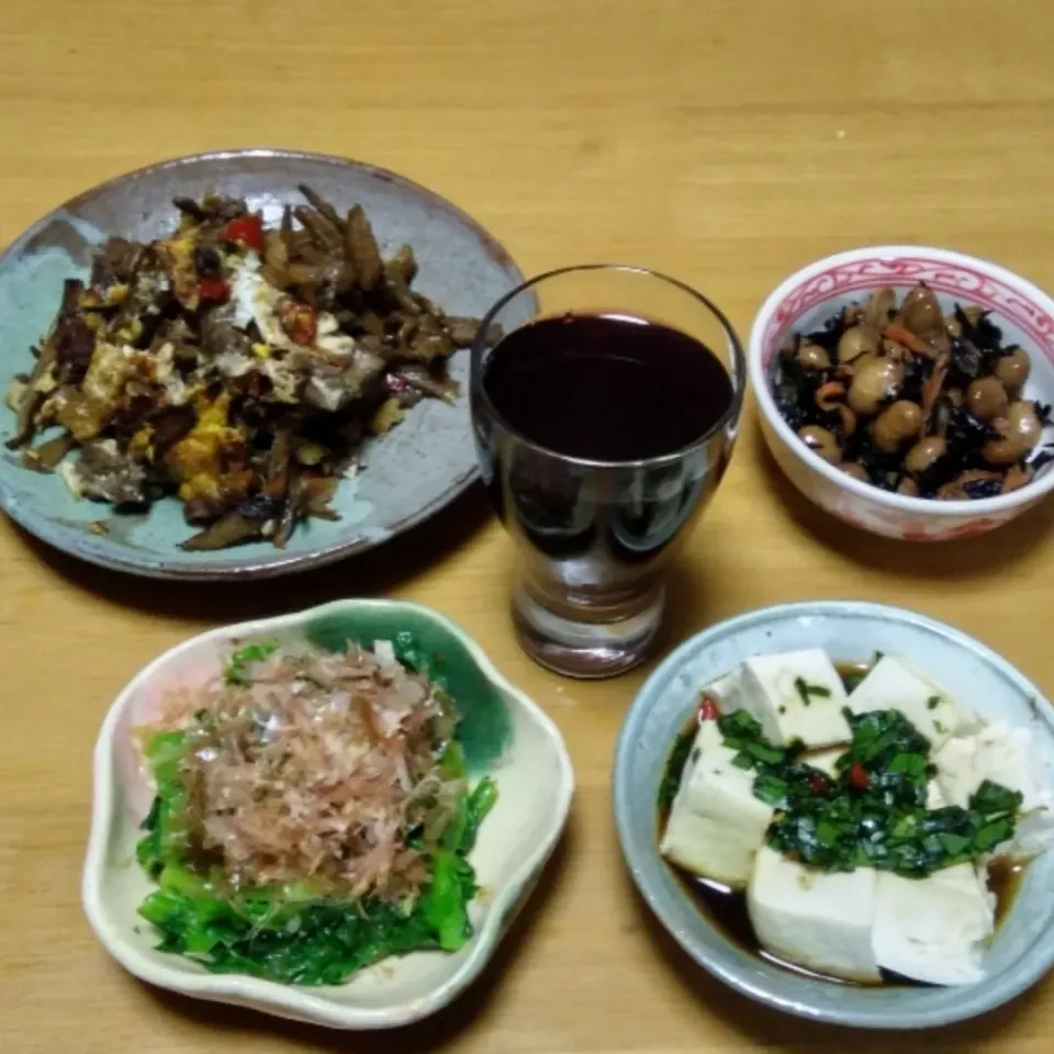 2022.2.25

きんぴら(昨日の残物)の卵とじ
菜の花お浸し おかか掛け
ヒジキと大豆の煮物
豆腐 ニラ醤油掛け|tamikichiさん