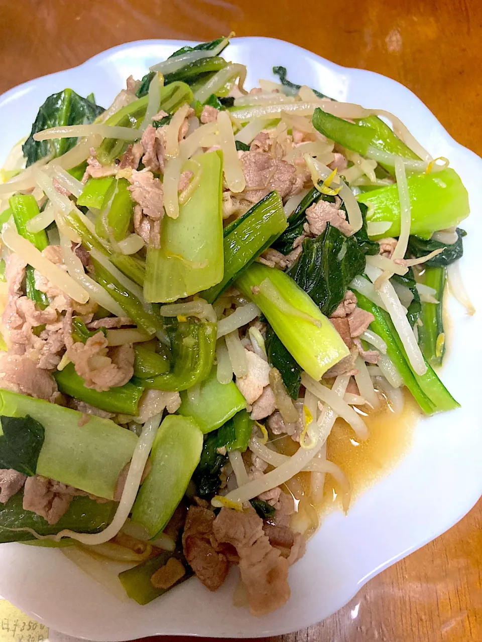 【豚肉と小松菜ともやしのしょうが醤油炒め】ボリュームおかず！|RIN♡さん