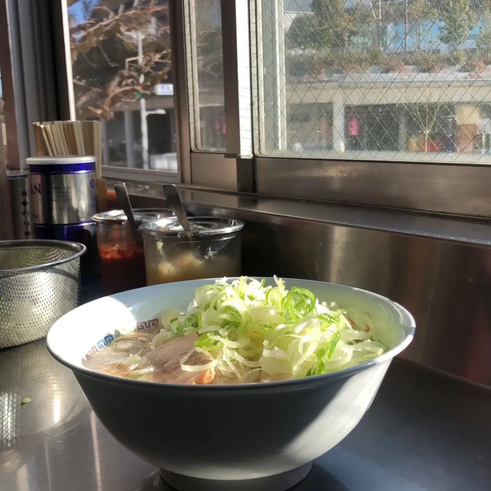 Snapdishの料理写真:＃朝ラー　夜勤明けで　今日も　＃ラーメン　＃ホープ軒|Hajime Sakaiさん