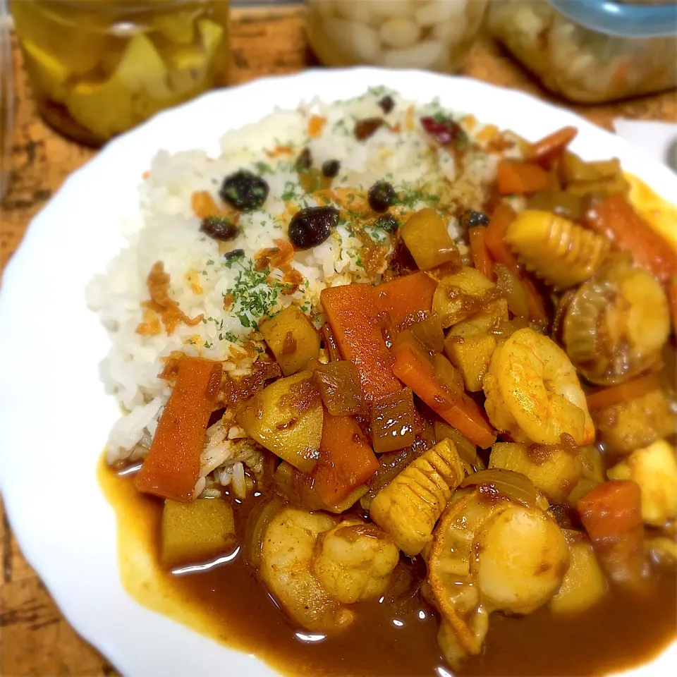 再現「掃海母艦うらが」の海の幸たっぷりカレー🍛ハリッサで辛味プラス|にょんにいさん