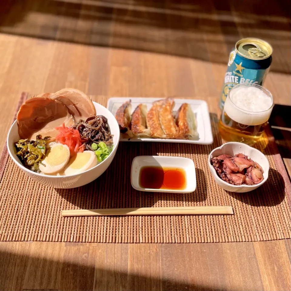 Snapdishの料理写真:とんこつラーメン、焼き餃子|Ruotoさん