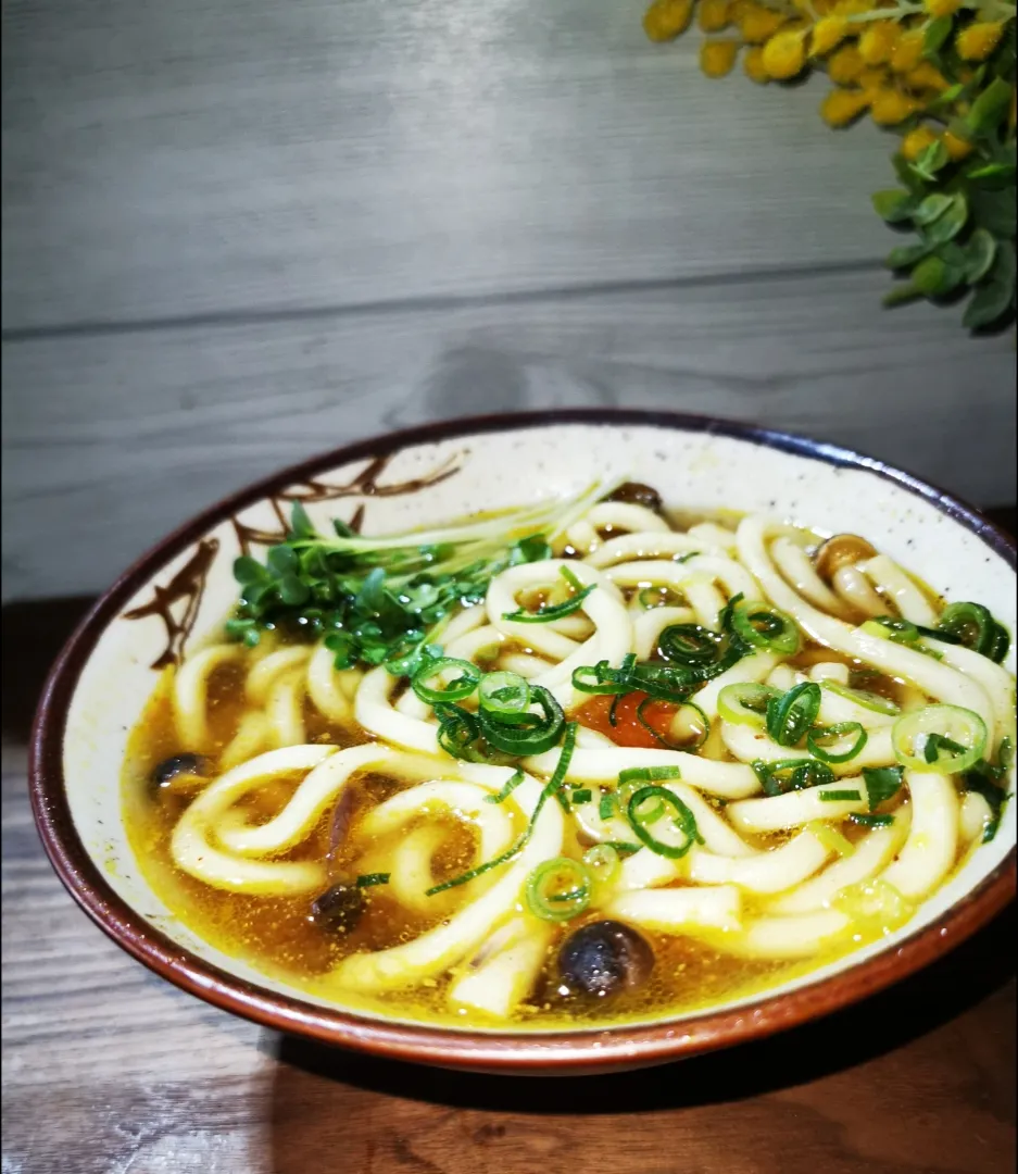 赤缶カレーうどん👌グ〜です😀|ペンギンさん