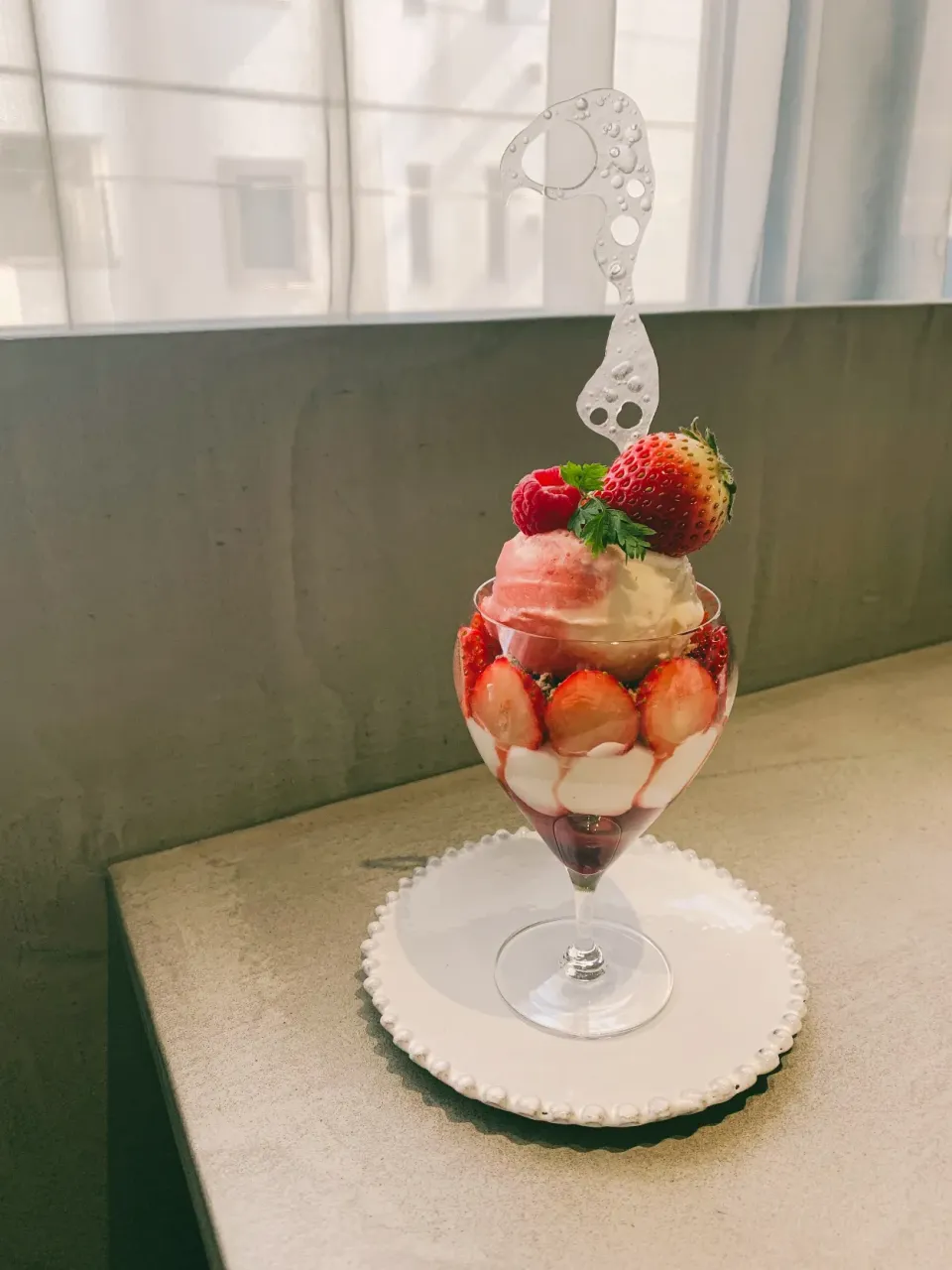 Snapdishの料理写真:パルフェバンビ 苺とピスタチオ🍓💚|leeさん