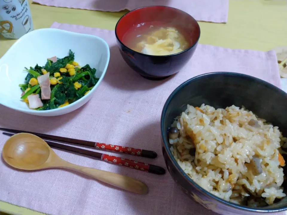 炊き込みご飯 ほうれん草のベーコン炒め 卵のお吸い物|涼子さん