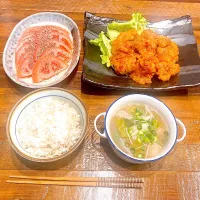 Snapdishの料理写真:鶏チリ.水餃子の中華スープ.スライストマト|kaeさん