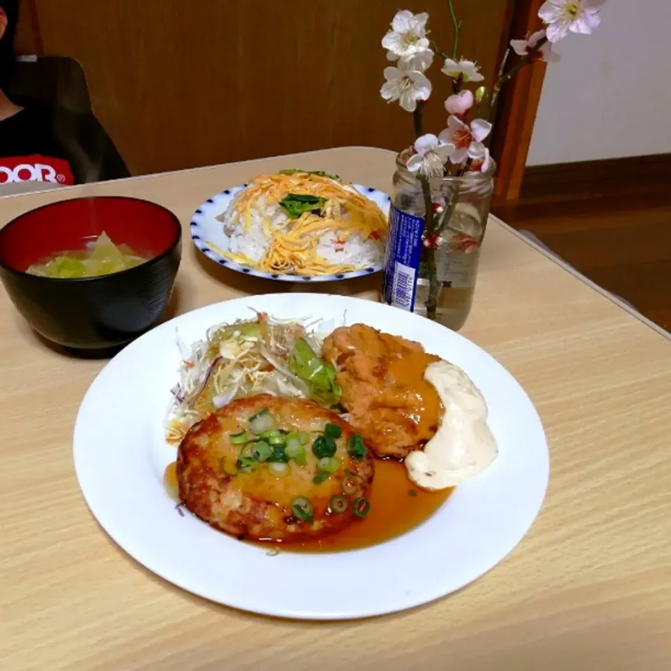 Snapdishの料理写真:豆腐ハンバーグと自家製チキン南蛮の盛合せ定食。|ariyo4200さん