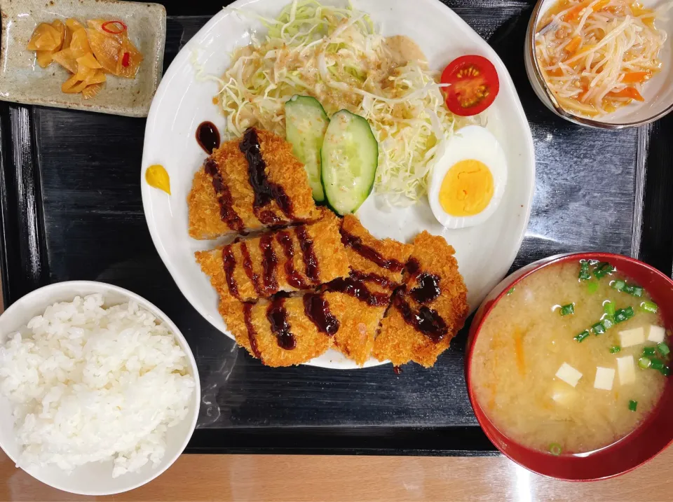 トンカツ定食|コージ💫さん