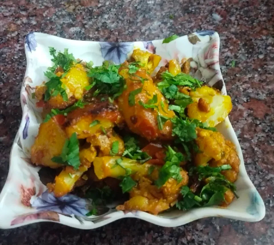 Snapdishの料理写真:Gobhi aloo fry|Varuni Joshiさん