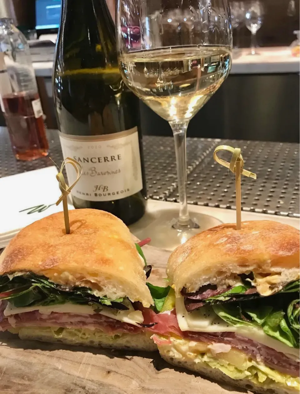 Ciabatta Roll Sandwich and Sauvignon Blanc|gonbenさん