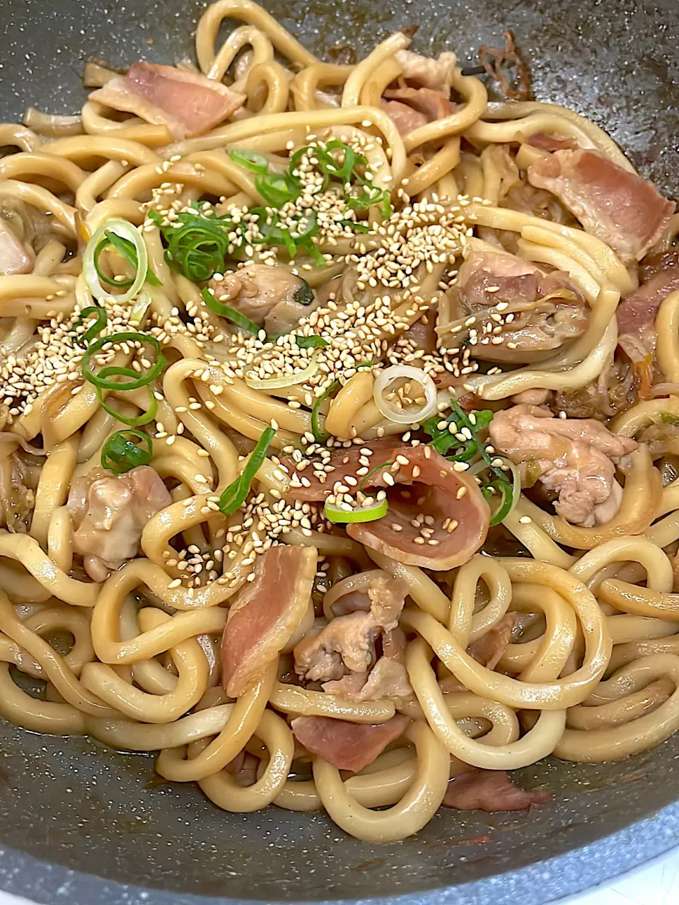 今朝のベーコン、鶏むね、野菜たっぷり焼きうどん♫🤣🤣🤣❤️❤️❤️❤️❤️‼️|Yoshihiro Andoさん