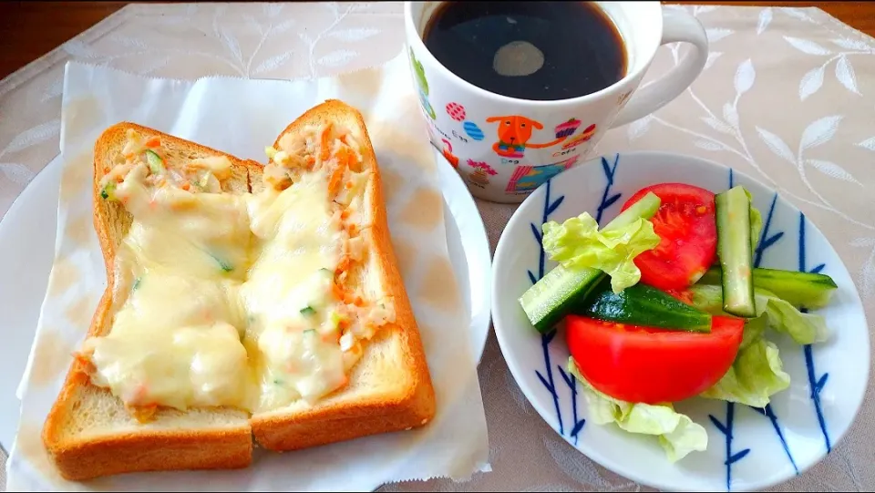 2/27の朝ごはん☕🍞🌄
トーストとサラダ|卯月さん