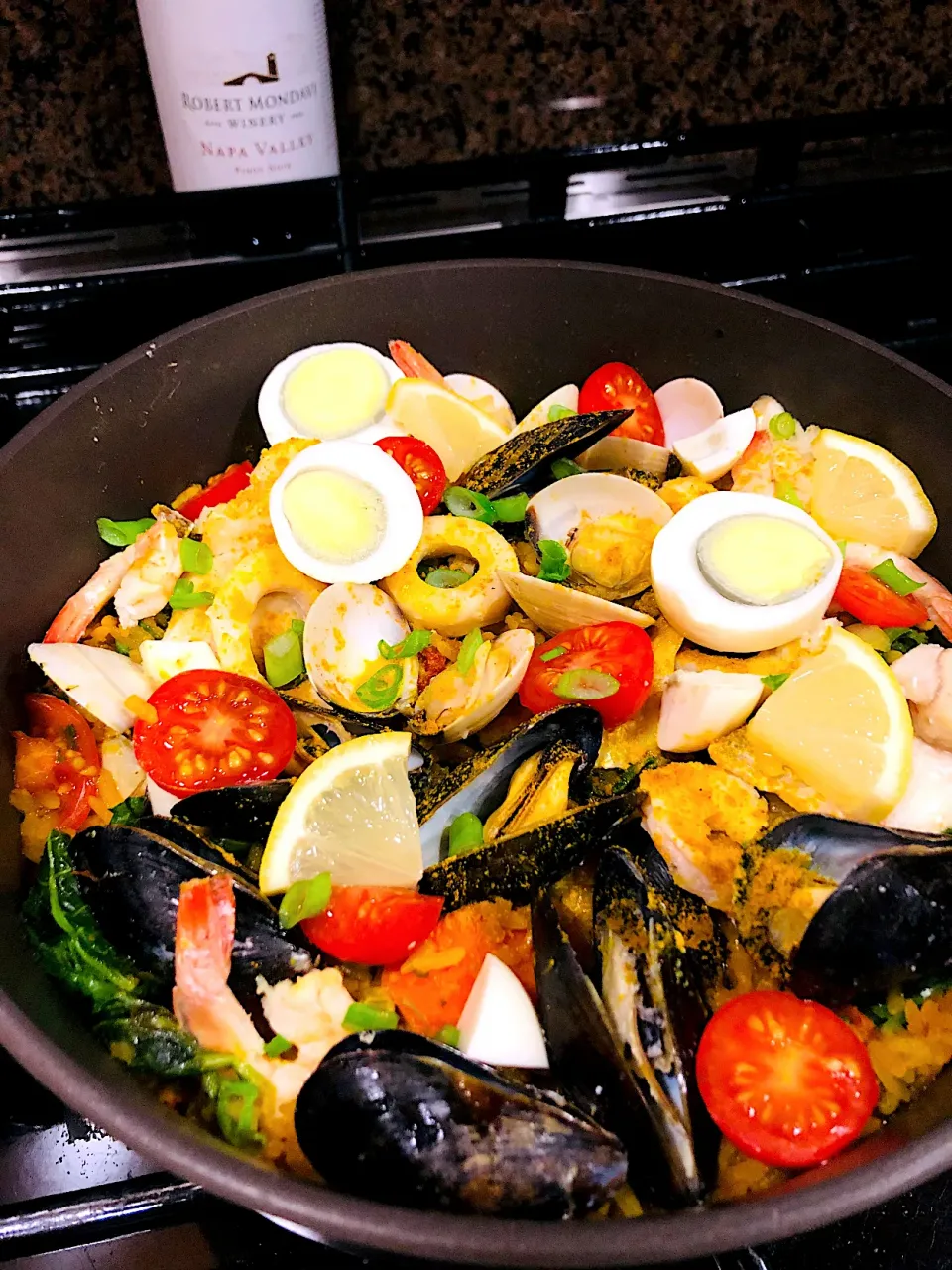 自家製　魚介と野菜の旨味たっぷりパエリア　homemade healthy and delicious paella 😳🍋❤️|あいもんさん