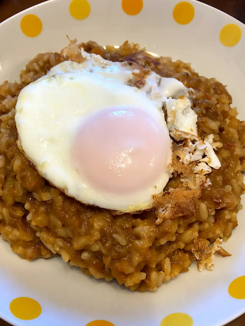 カレーの残りでドライカレー風、目玉焼きを乗せて|masaさん