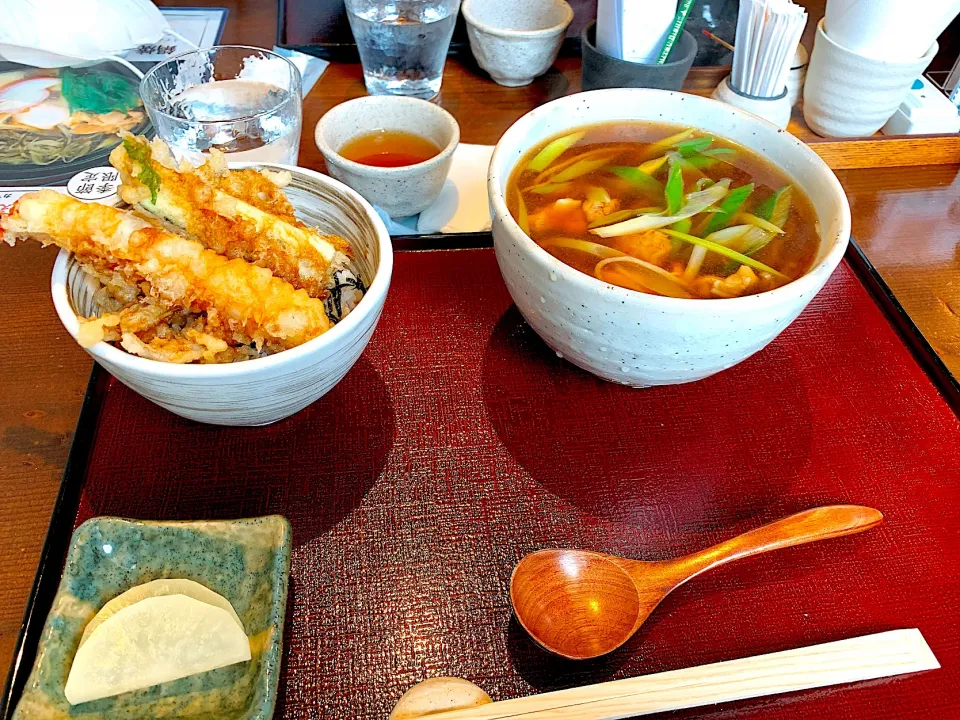 Snapdishの料理写真:かしわそばと小天丼|みさとさん