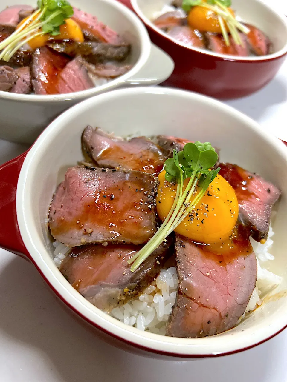 ローストビーフ丼🍖|三姉妹のママさん