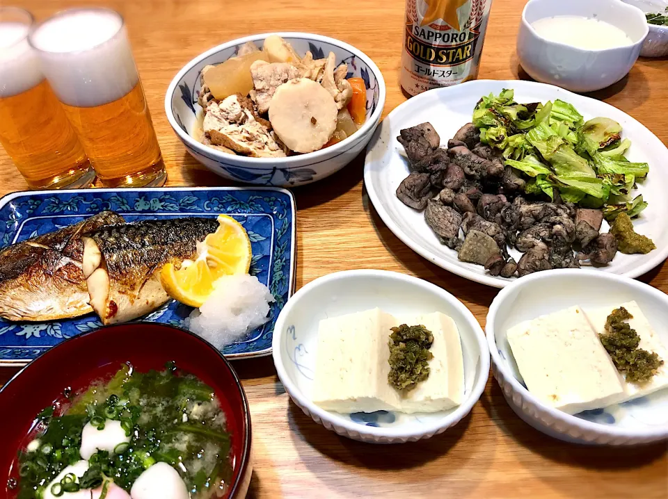 塩サバ　豚ロースと根菜の煮物　地鶏の炭火焼　蕗味噌のせ冷奴|じゅんさんさん