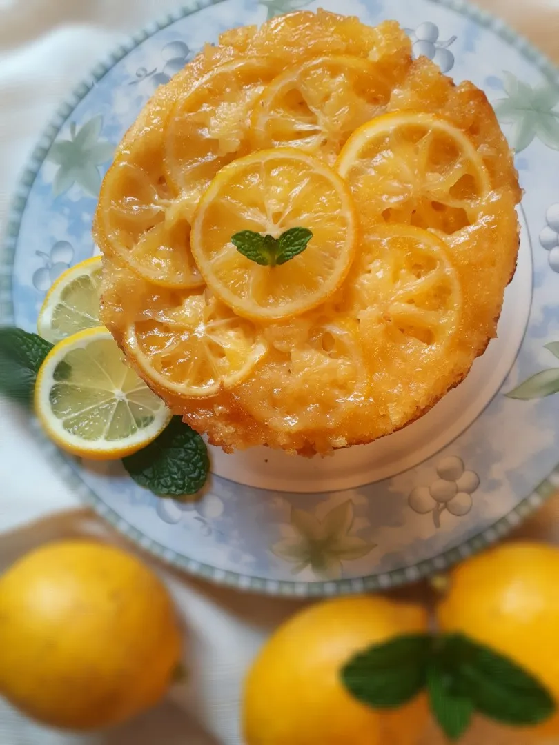 Snapdishの料理写真:旬のレモン🍋でアップサイドダウンケーキ|fumfumさん