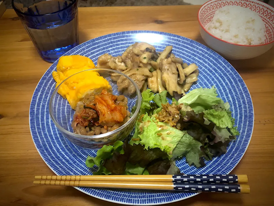 Snapdishの料理写真:とりもも肉とエリンギのバタポン炒め|saknさん