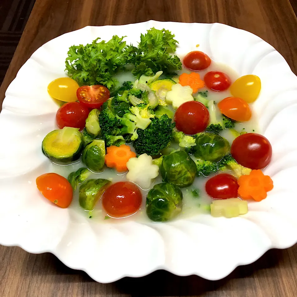 ブロッコリー🥦芽キャベツ🥬ミニトマト🍅クリームシチュー💐|henryさん