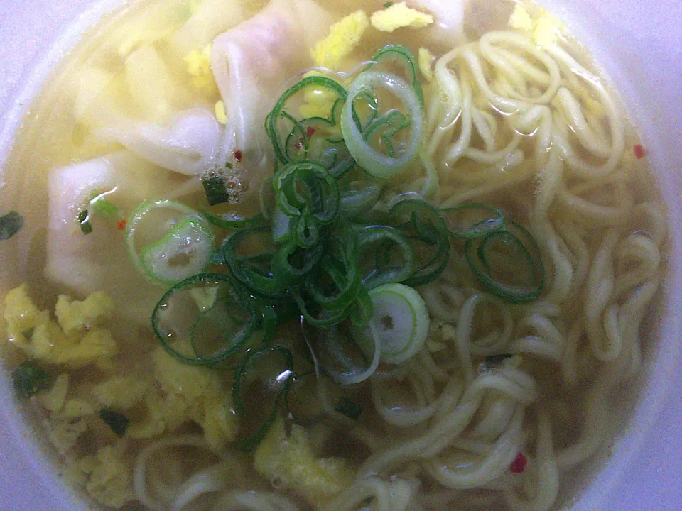 ワンタン塩ラーメン|ばーさんさん