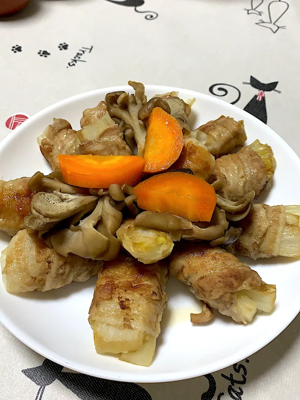 Snapdishの料理写真:肉巻き白菜と舞茸の炒め煮|ケーリンさん