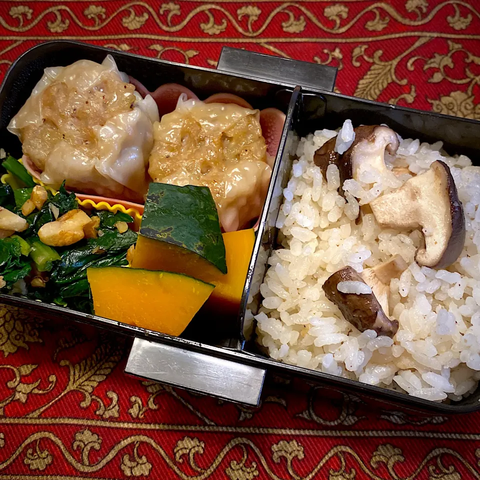 肉焼売と、ほうれん草の胡桃和えと、南瓜の煮物と、椎茸ご飯弁当|もえさん