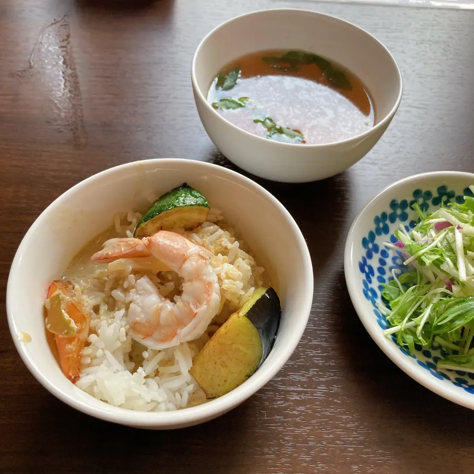 ミニグリーンカレーとサラダとスープ🥗|ちゃみこさん