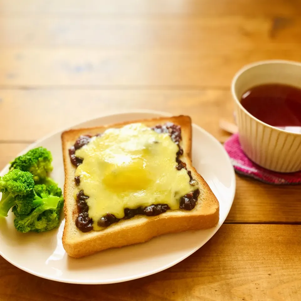 コメダの小倉あんであんチーズトースト🥪|もなかさん