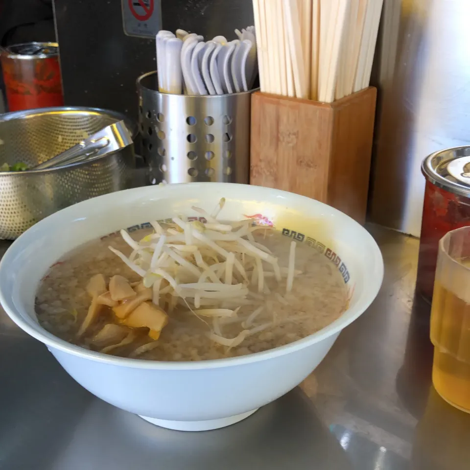 Snapdishの料理写真:今日も　＃朝ラー　平日は1F  #立ち喰い　ラーメン　#ホープ軒|Hajime Sakaiさん