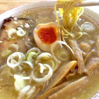 Snapdishの料理写真:にぼし家　醤油ラーメン|Kouji Moriyamaさん