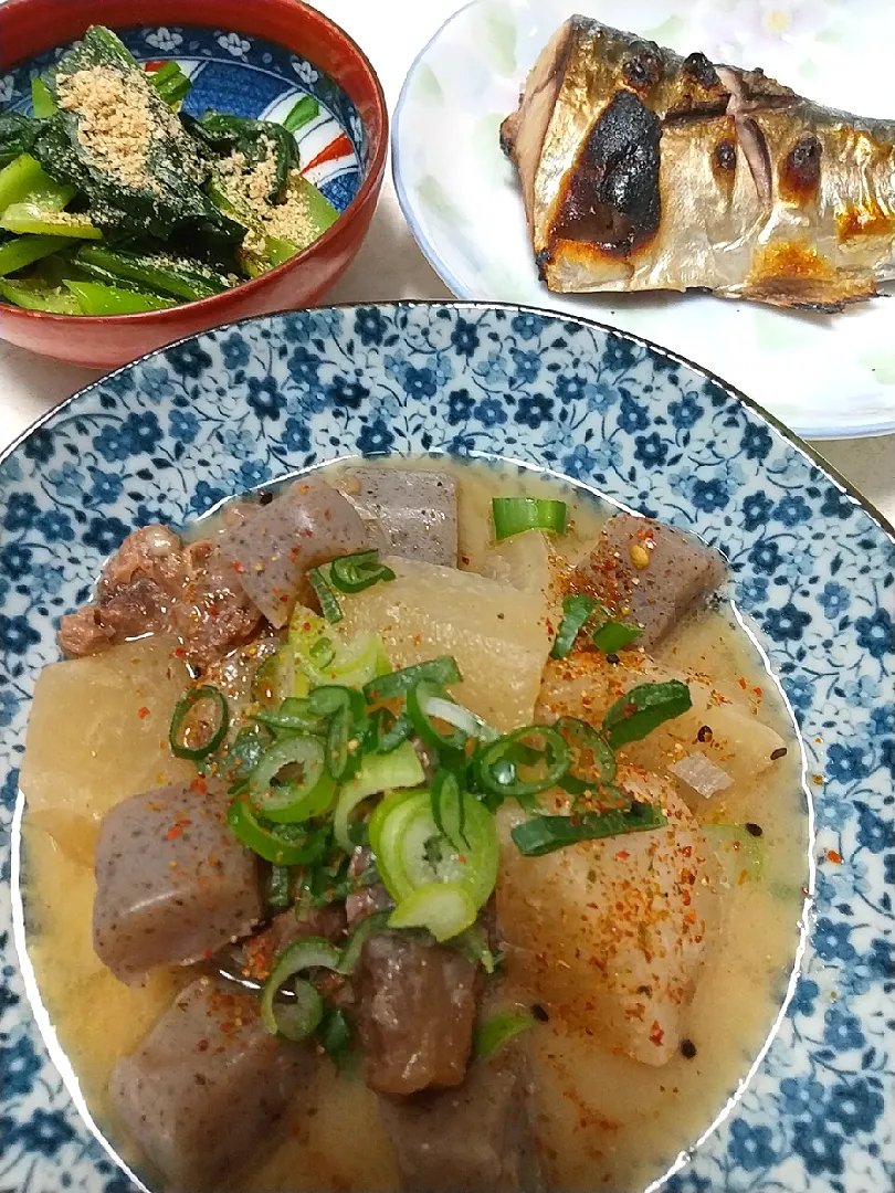 ☆今日の晩ごはん☆　鯖の塩焼　すじ肉と大根のぼっかけ　しろ菜のごま和え|hamamaさん