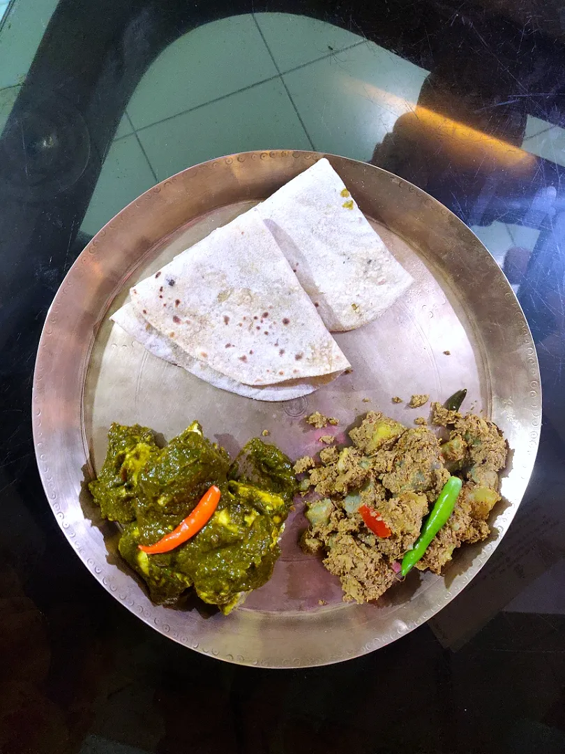 multi grain chapatti, banana flower curry and palak paneer|Rasmita Mohantyさん