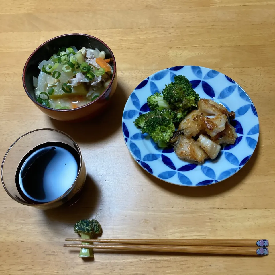 タラの竜田揚げと豚汁🥦|ちゃみこさん